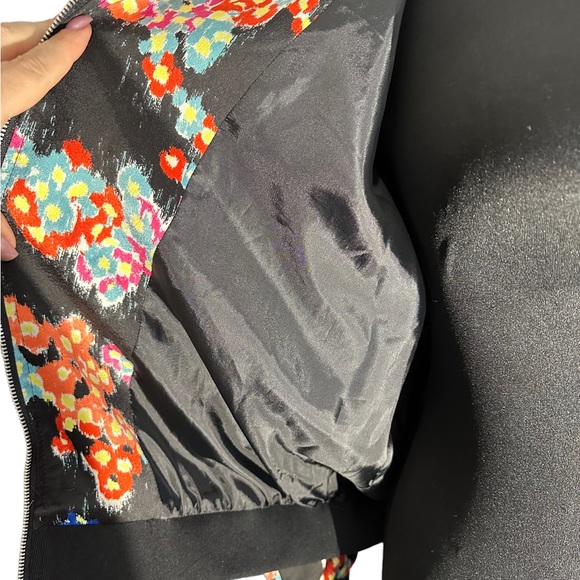Jason Wu black bomber jacket with floral print. Size M. Pockets. Lined. - Picture 8 of 16